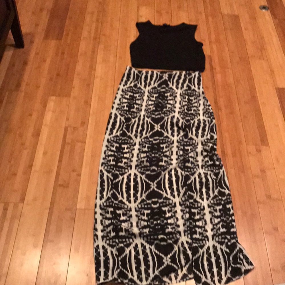Express outside. Skirt with shirt